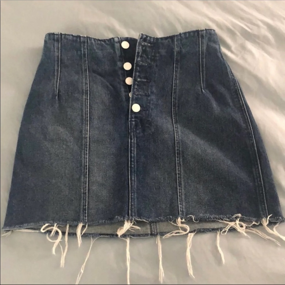 Girlfrnd frayed mini skirt